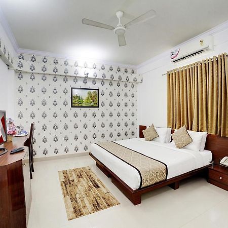 The Liverpool Blue Hotels Bangalore Exteriör bild