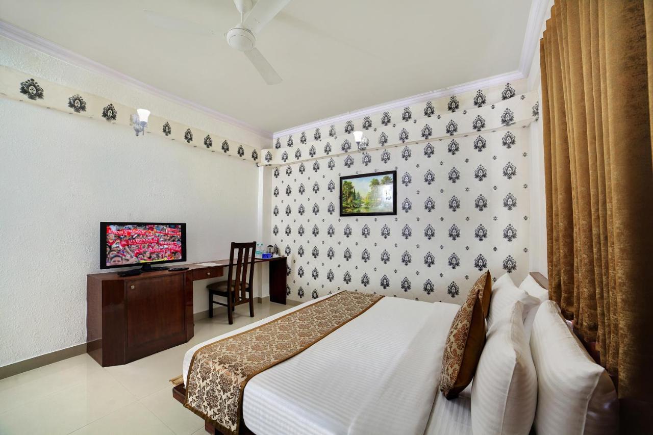 The Liverpool Blue Hotels Bangalore Exteriör bild