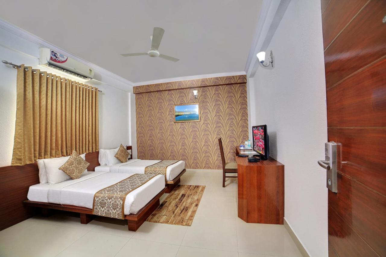 The Liverpool Blue Hotels Bangalore Exteriör bild