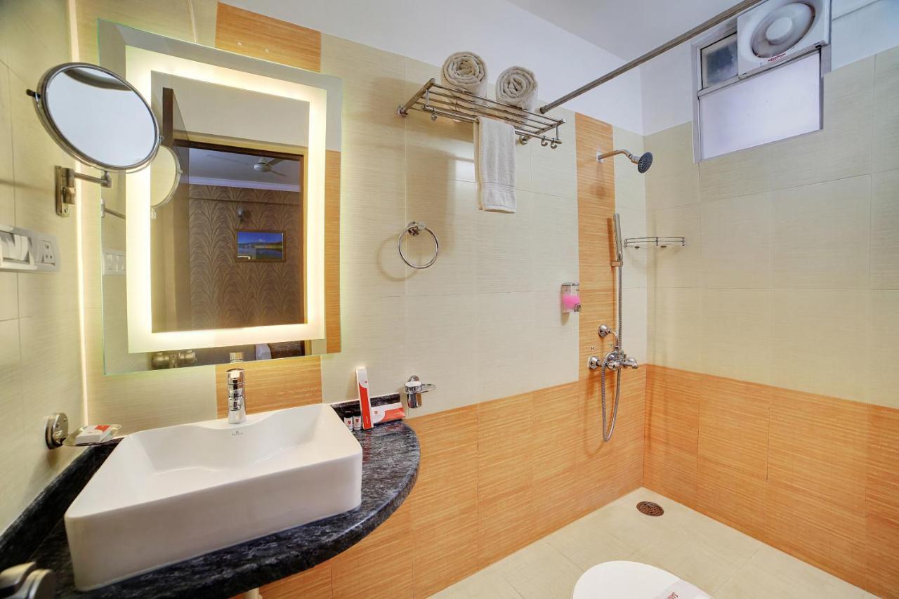 The Liverpool Blue Hotels Bangalore Exteriör bild