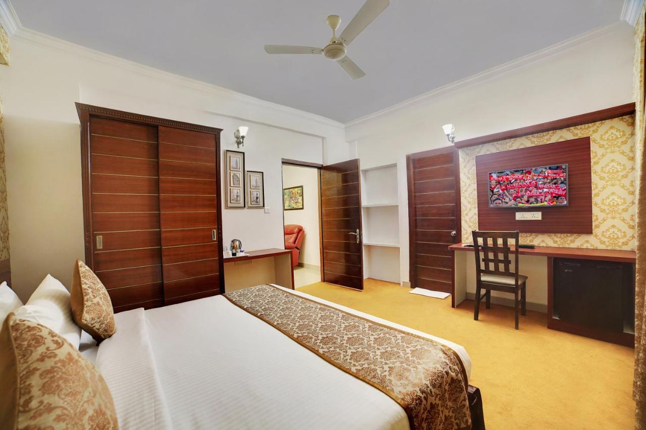 The Liverpool Blue Hotels Bangalore Exteriör bild