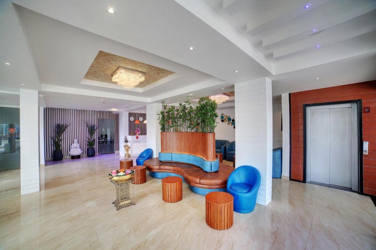 The Liverpool Blue Hotels Bangalore Exteriör bild