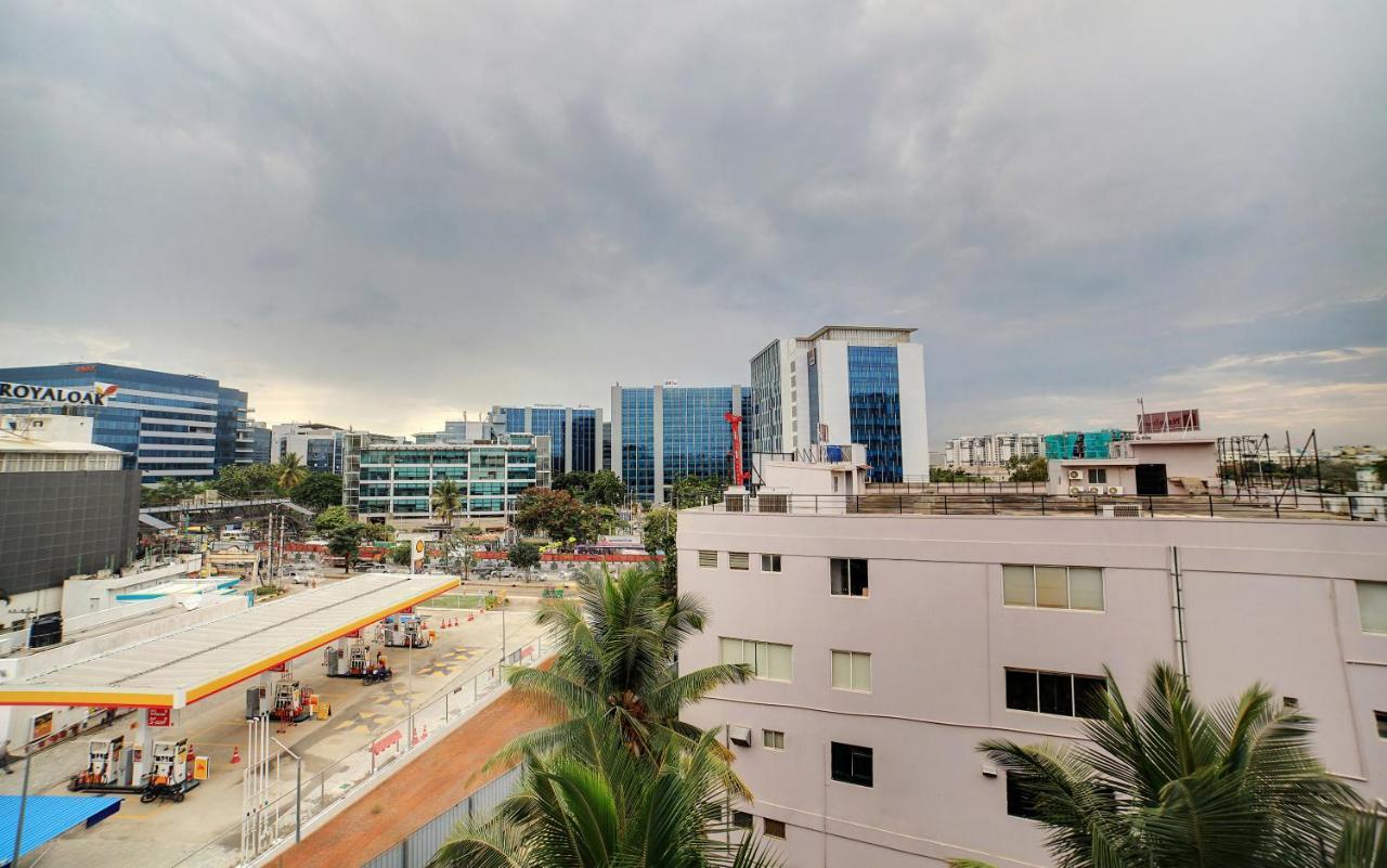 The Liverpool Blue Hotels Bangalore Exteriör bild