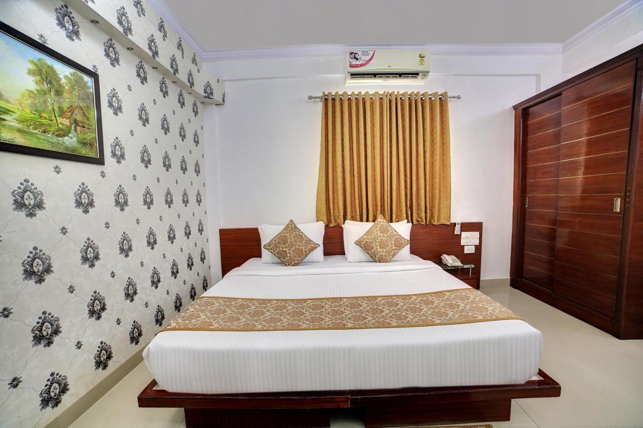 The Liverpool Blue Hotels Bangalore Exteriör bild
