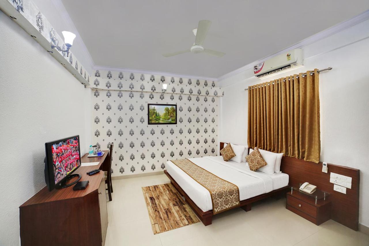 The Liverpool Blue Hotels Bangalore Exteriör bild