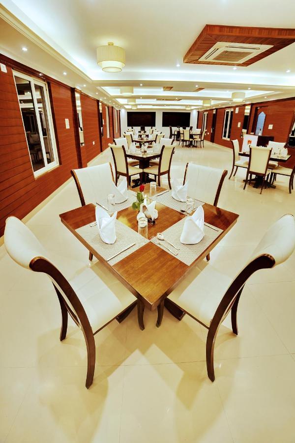 The Liverpool Blue Hotels Bangalore Exteriör bild