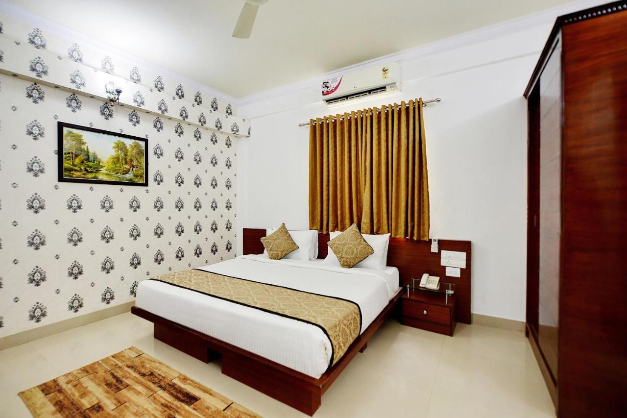 The Liverpool Blue Hotels Bangalore Exteriör bild