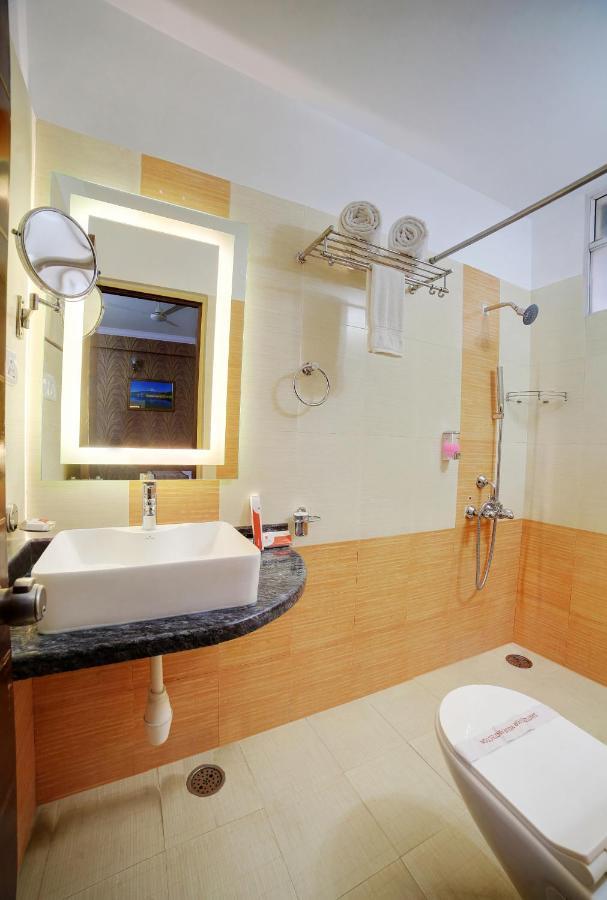 The Liverpool Blue Hotels Bangalore Exteriör bild