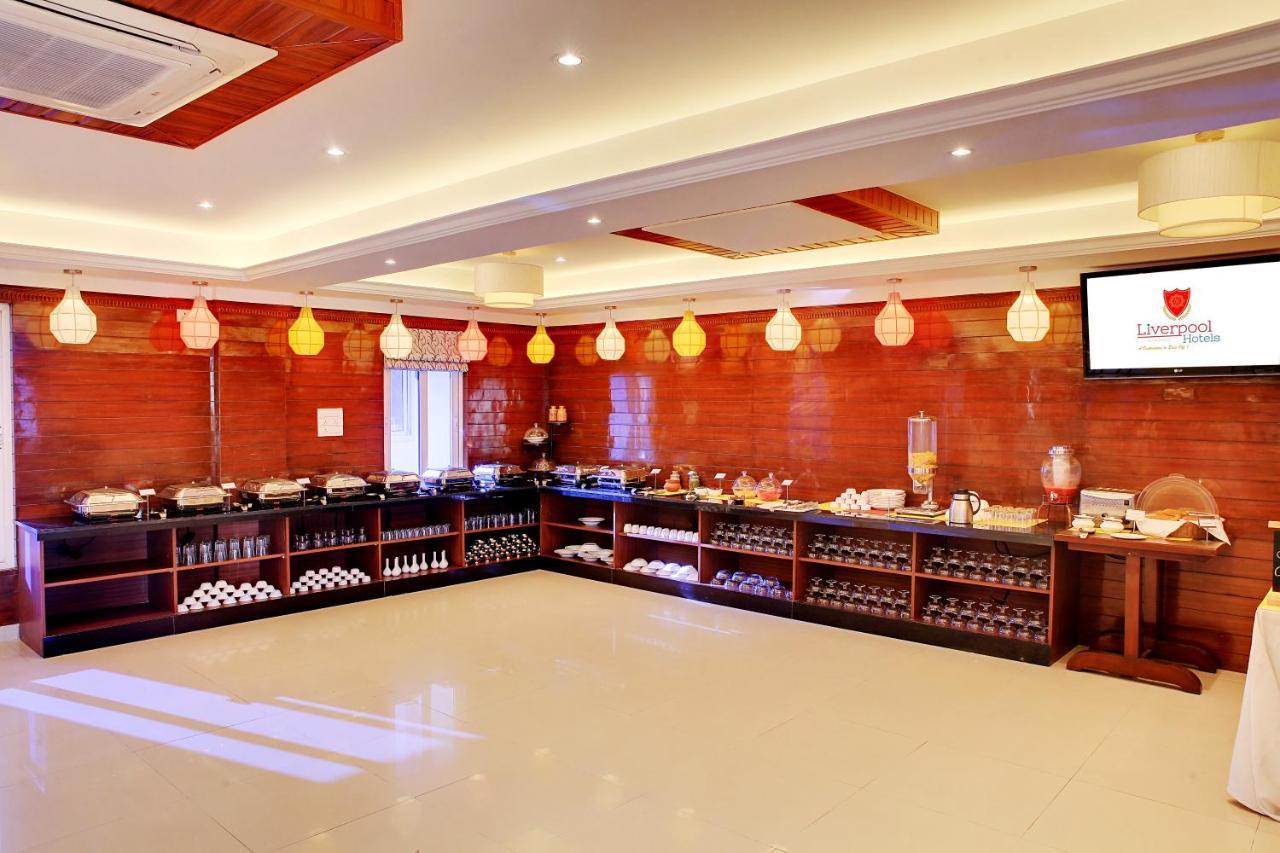 The Liverpool Blue Hotels Bangalore Exteriör bild