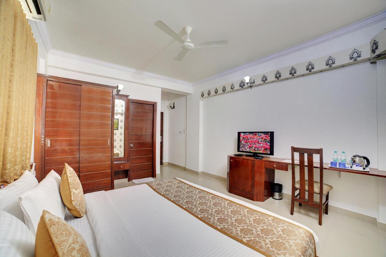 The Liverpool Blue Hotels Bangalore Exteriör bild