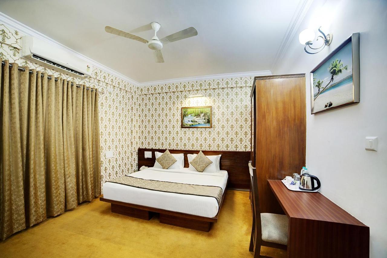 The Liverpool Blue Hotels Bangalore Exteriör bild