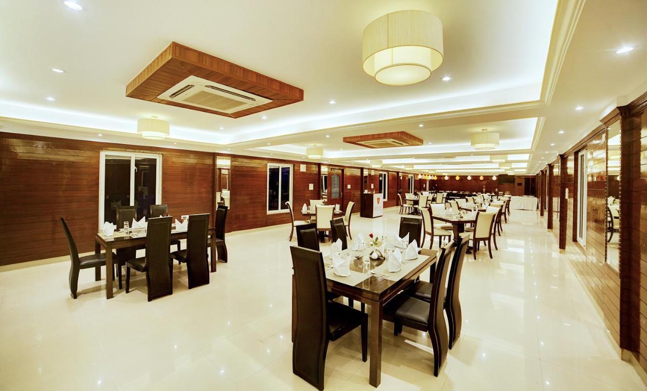 The Liverpool Blue Hotels Bangalore Exteriör bild